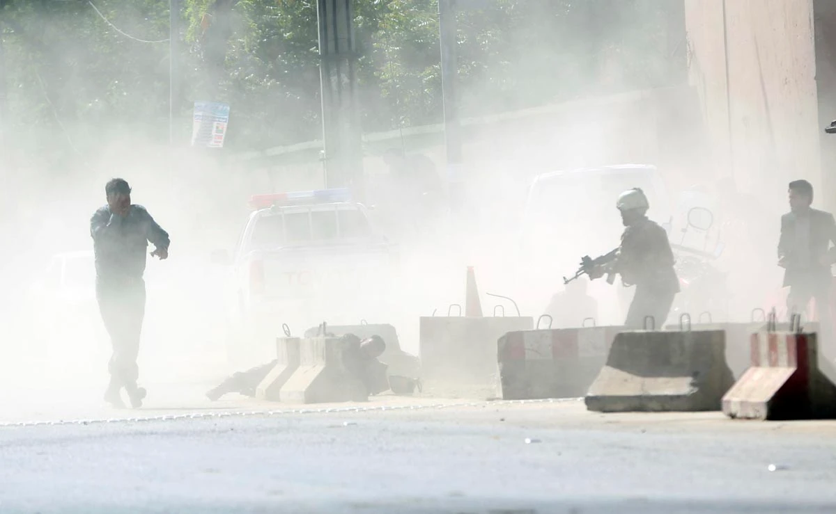 Security forces stand amid smoke at the site of a suicide attack after the second bombing in Kabul, Afghanistan, Monday, April 30, 2018. (AP)