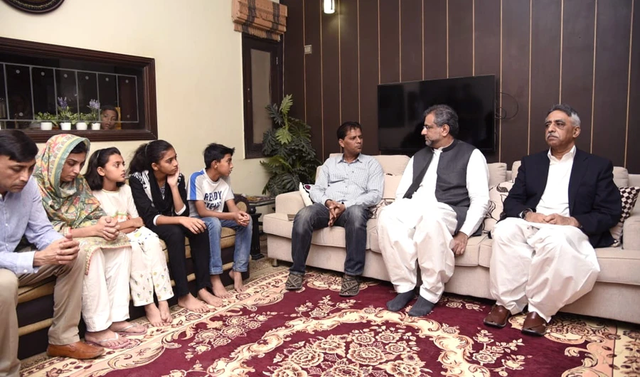 Prime Minister Shahid Khaqan Abbasi condoling with bereaved family of late Sabika Sheikh in Krachi on 20 May 2018 (PM Office)