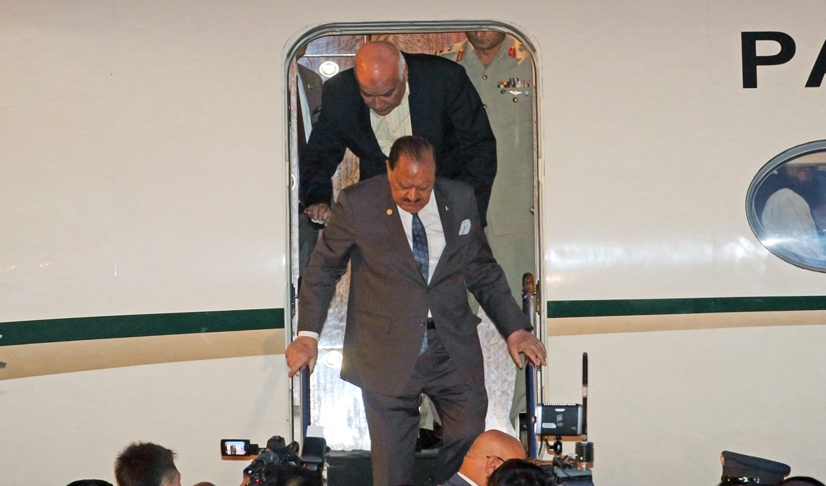 Pakistan’s President Mamnoon Hussain disembarks from a plane upon his arrival at Qingdao Liuting International Airport for the 18th Shanghai Cooperation Organization (SCO) Summit in Qingdao city, Shandong province, China, June 8, 2018. (Pool via Reuters)