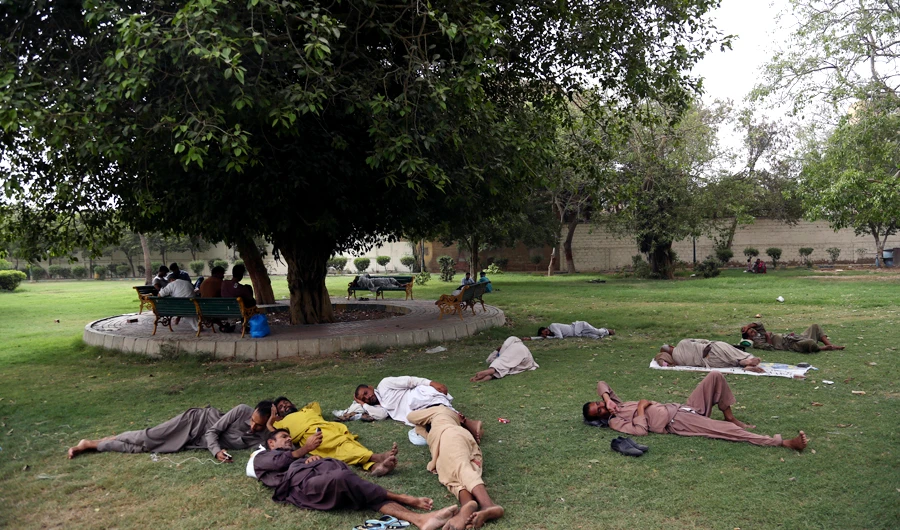 People rest under the shade of a tree as temperature reached 44 C (111 F) in Karachi, Pakistan, on May 30, 2018. (AP)