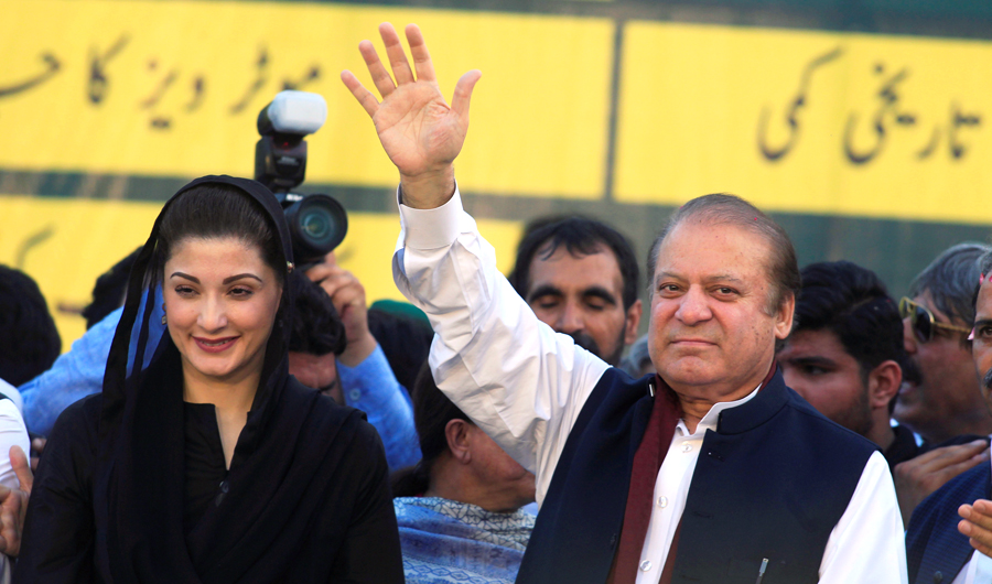 Nawaz Sharif (R), former Prime Minister and leader of Pakistan Muslim League, gestures to supporters as his daughter Maryam Nawaz looks on during party's workers convention in Islamabad, Pakistan on June 4, 2018. (REUTERS)