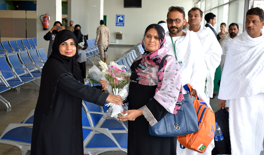 An official welcoming Pakistani Hajj pilgrims.