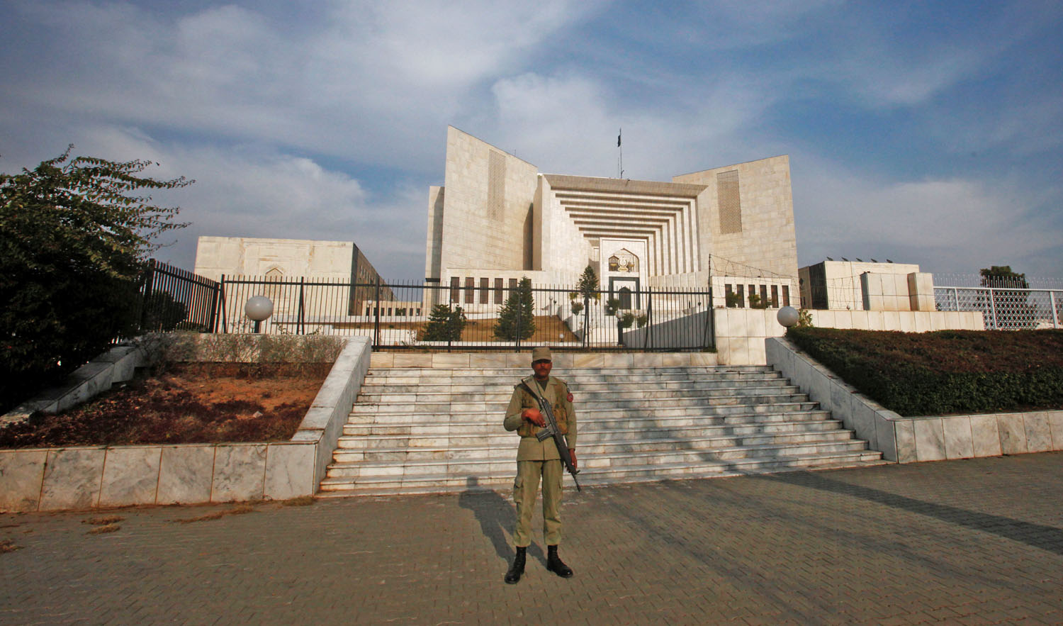 In this file photo, a paramilitary soldier keeps guard outside the Supreme Court building in Islamabad, Pakistan Feb. 9, 2012. (FAISAL MAHMOOD/REUTERS)