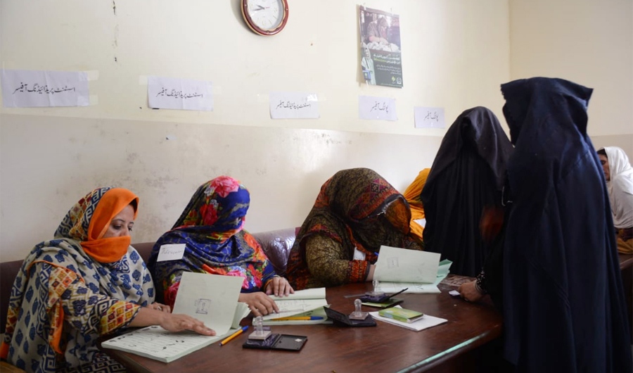 Women cast votes at polling stations in Mohmand tribal district (Arab News photo).