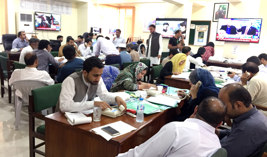 A view of central elections monitoring cell set up at Election Commission of Pakistan (ECP) headquarters in Islamabad. (AN photo by Aamir Shah)