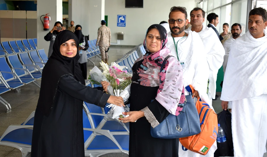 An official welcoming Pakistani Hajj pilgrims.