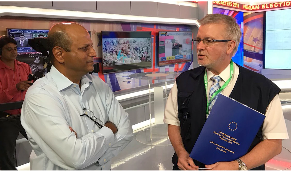 EU chief observer, Michael Gahler, meets Azhar Abbas, Managing Director Geo TV Network, in Karachi. (Photo courtesy: @EUEOMPak2018/Twitter)