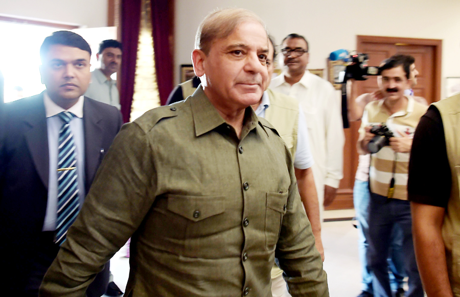 Shahbaz Sharif (C), the younger brother of ousted Pakistani Prime Minister Nawaz Sharif and head of Pakistan Muslim League-Nawaz (PML-N), arrives to attend an opposition All Parties Conference in Islamabad on August 2, 2018. (AFP/AAMIR QURESHI)