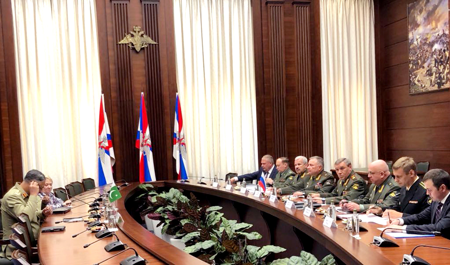 General Zubair Mahmood Hayat meets General Valery Gerasimov, heading the delegation level talks in Moscow. (Photo by Joint Staff Headquarters)
