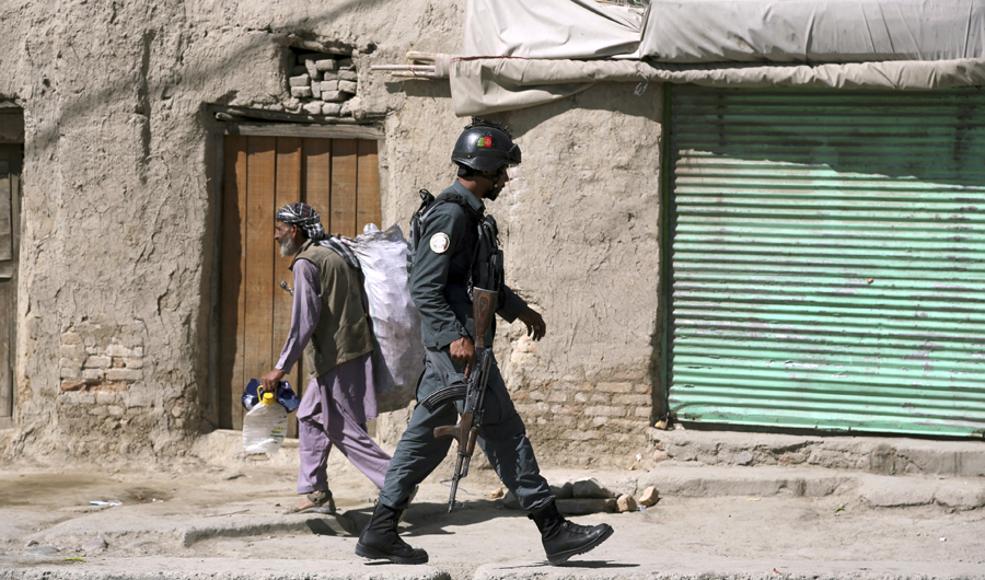 An Afghan security officer arrives at an area near a house where attackers are hiding, in Kabul, Afghanistan, Tuesday, Aug. 21, 2018. (AP)