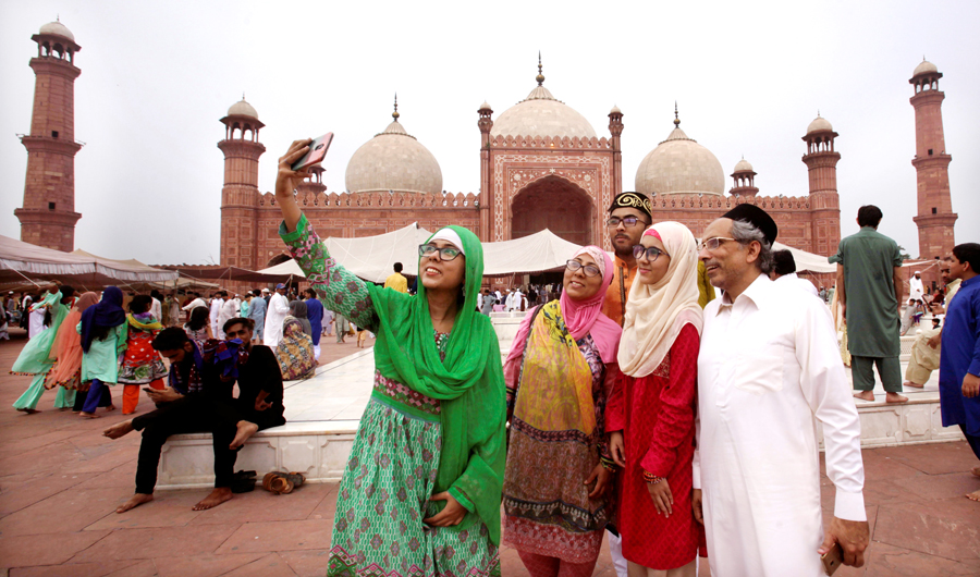 A family take a selfie as they attend Eid al-Adha prayers at the Badshahi Mosque in Lahore, Pakistan Aug. 22, 2018. (REUTERS)