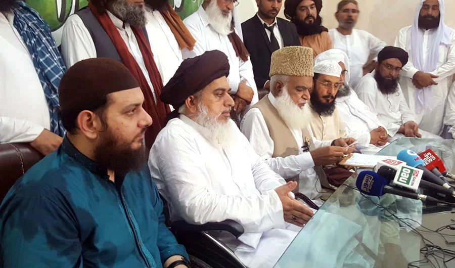 Khadim Hussain Rizvi and other central leaders of Tehreek-e-Labbaik Pakistan announced they would hold a long march from Lahore on Wednesday. (Photo courtesy: Tehrik-e-Labbaik Pakistan)