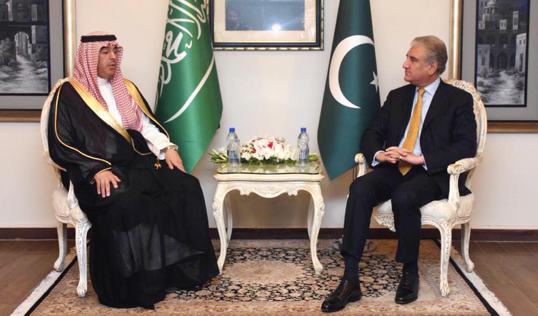 Saudi Minister of Media Dr. Awwad bin Saleh Al Awwad, left, called on Federal Minister for Foreign Affairs Makhdoom Shah Mahmood Quraishi in Islamabad on Sept. 8, 2018. (Photo courtesy: Press Information Department)