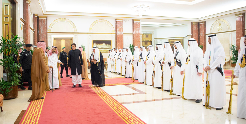 King Salman receives Pakistan's Prime Minister Imran Khan in Jeddah on the second day of Khan's visit to the Kingdom on Sept. 19, 2018. Before departing, Khan invited the King and Crown Prince Mohammed bin Salman to visit Pakistan. (SPA photo)