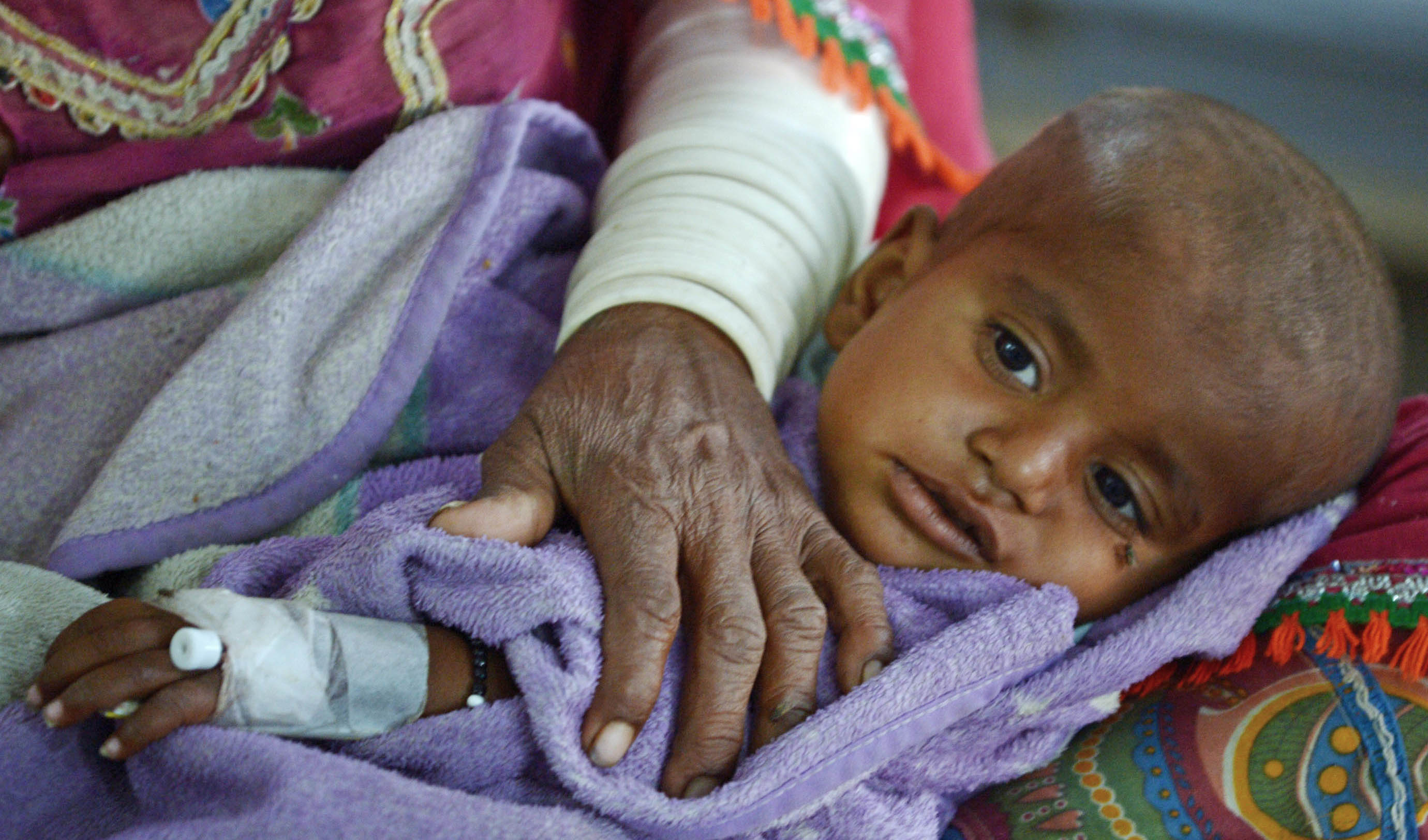 The program is currently run via 175 feeding centers in seven districts, employing 1,500 well-trained nurses and health workers, 70 percent of whom are female, program coordinator Dr. Ali Nasir Bugti told Arab News. (AFP/File)