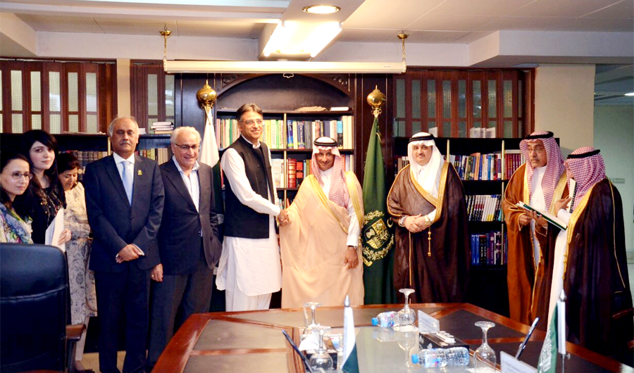 Earlier this week, Pakistan Finance Minister Asad Umar met with the Saudi delegation led by Ahmad Agil Al-Khateeb, chairman of the Saudi Fund for Development, to discuss ways to strengthen bilateral economic ties between the two countries. (PID photo)