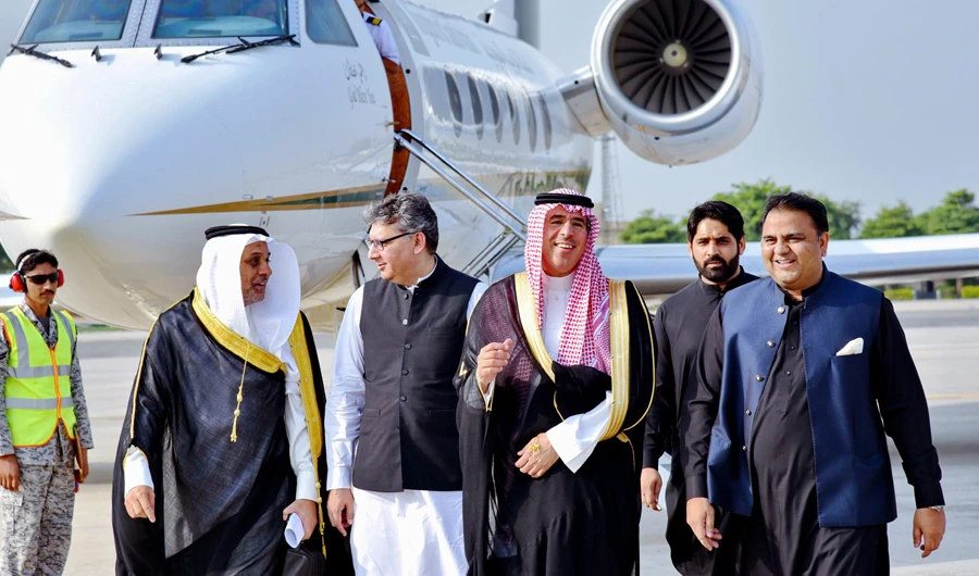 Dr. Awwad bin Saleh Al-Awwad, Saudi Minister for Culture and Information, arrived in Islamabad on Sept. 7. Pakistan’s Federal Minister for Information Chaudhry Fawad Hussain received Awwad and his delegation on Sept. 7. (Photo by PID)