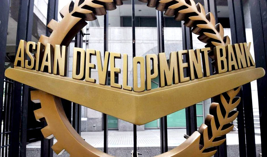The Asian Development Bank (ADB) has asked Pakistan’s government to urgently address large budget and current account deficits, rising debt obligations. (AFP/file photo)