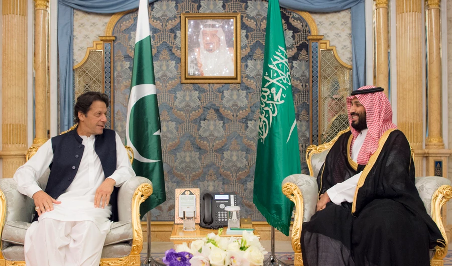 Saudi Crown Prince Mohammed bin Salman (R) meets with Pakistani Prime Minister Imran Khan in Jeddah on September 19, 2018. (Saudi Ministry of Media handout via AFP/File photo)