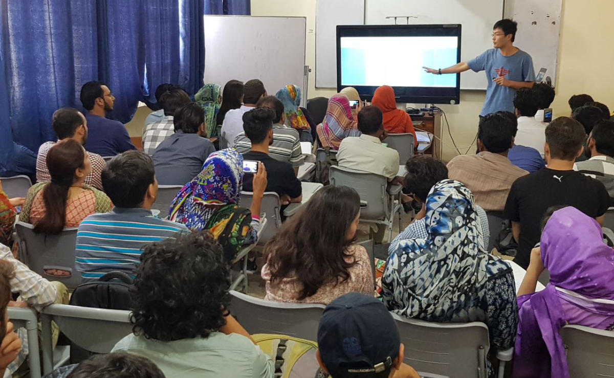 This undated file photo shows students listening to a Mandarin instructor in a classroom at the Confucius Institute, University of Karachi. (AN photo)