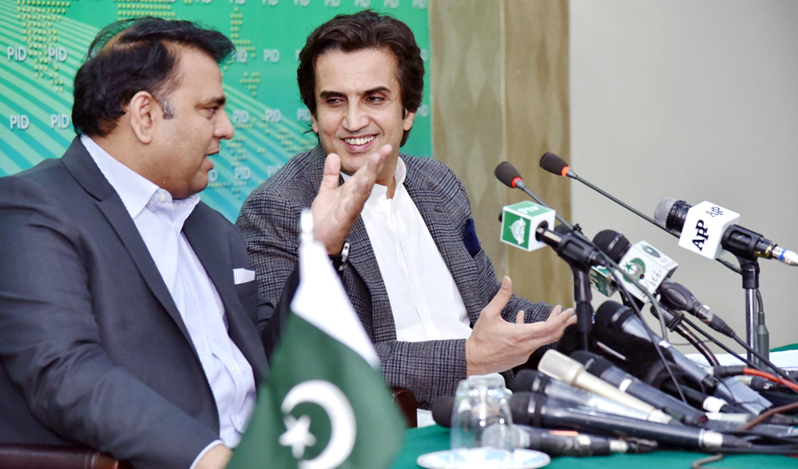 Pakistan Information Minister Fawad Chaudhry (left), and Minister for Planning, Development and Reforms Makhdoom Khusro Bakhtiar addressing a press conference in Islamabad on Oct. 02, 2018. (PID Photo)