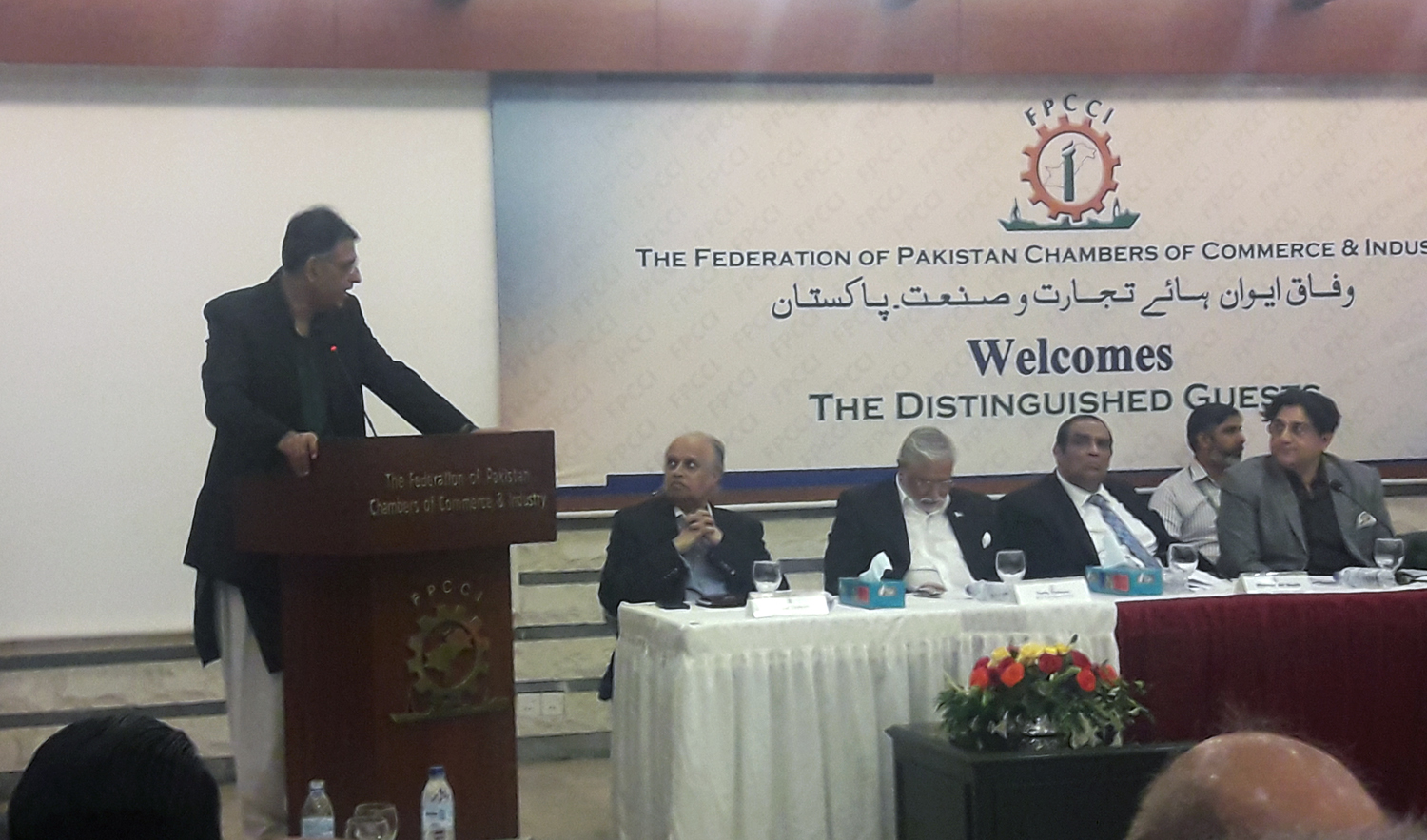 Asad Umar, Finance Minister of Pakistan addresses members of the FPCCI. (AN photo)