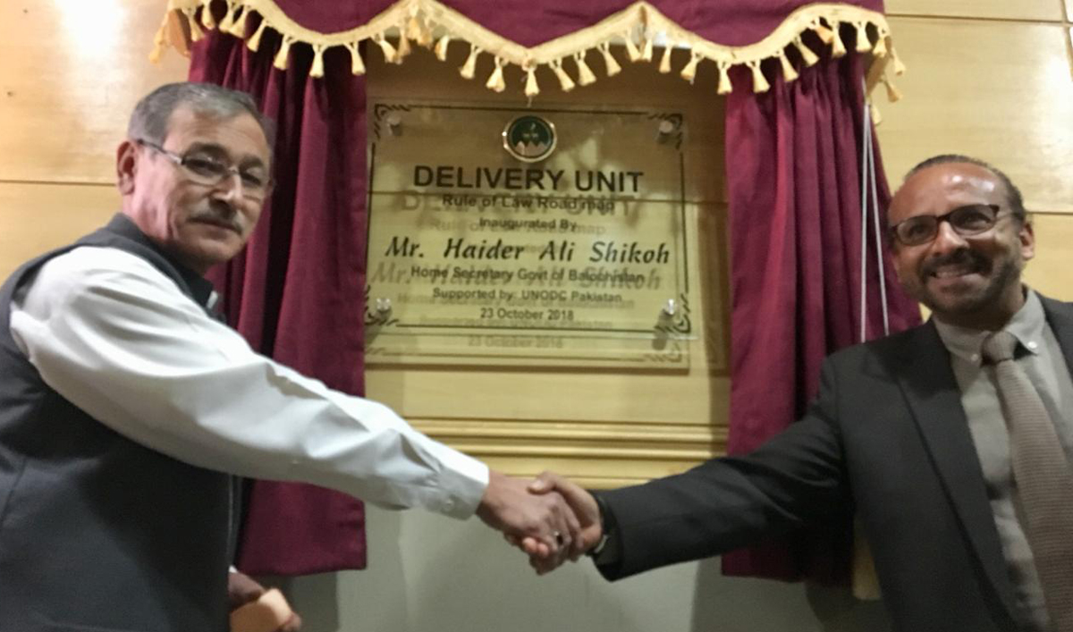 Haider Ali Shikoh, Home and Tribal Affairs Department of Balochistan, left, and Cesar Guedes, Representative of the United Nations Office on Drugs and Crime (UNODC) during the inauguration of the Delivery Unit at the Home Department, Oct. 24, 2018. (Photo courtesy: Balochistan Home and Tribal Affairs Department)