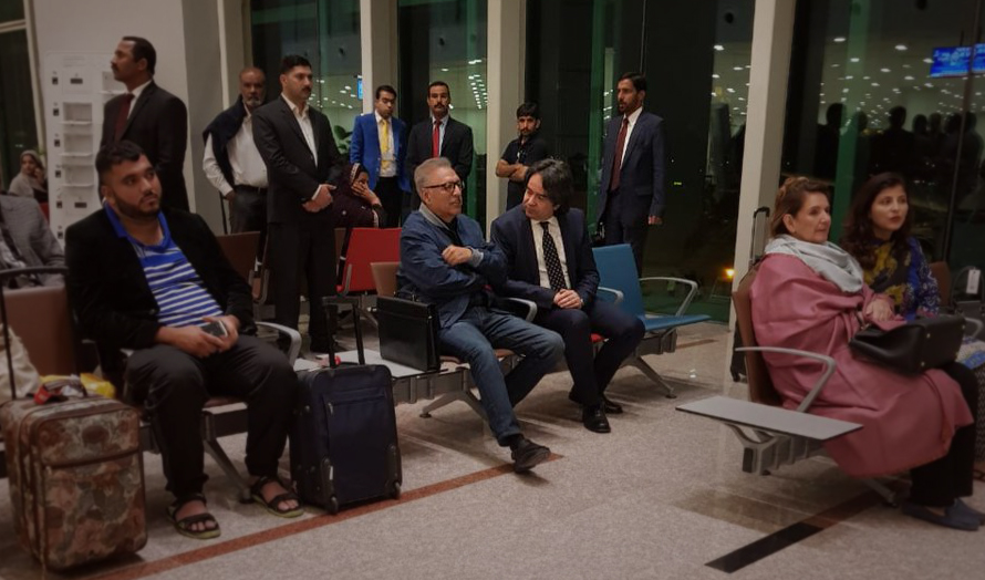 President of Pakistan Dr. Arif Alvi, center, at the Islamabad airport before leaving for Turkey, Oct. 28, 2018. (Photo courtesy: @Mustafa_MFA/Twitter)