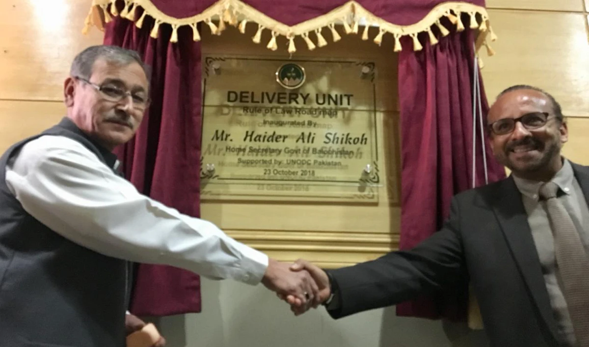 Haider Ali Shikoh, Home and Tribal Affairs Department of Balochistan, left, and Cesar Guedes, Representative of the United Nations Office on Drugs and Crime (UNODC) during the inauguration of the Delivery Unit at the Home Department, Oct. 24, 2018. (Photo courtesy: Balochistan Home and Tribal Affairs Department)