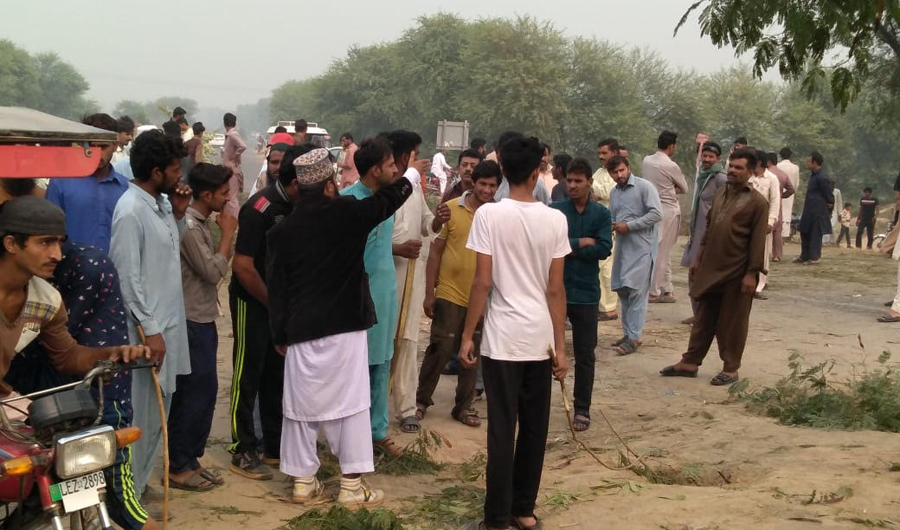 Residents of Iitanwali, the native village of Aasia bibi, gathered at different corners of the village to protest the supreme court verdict. ( AN photo)