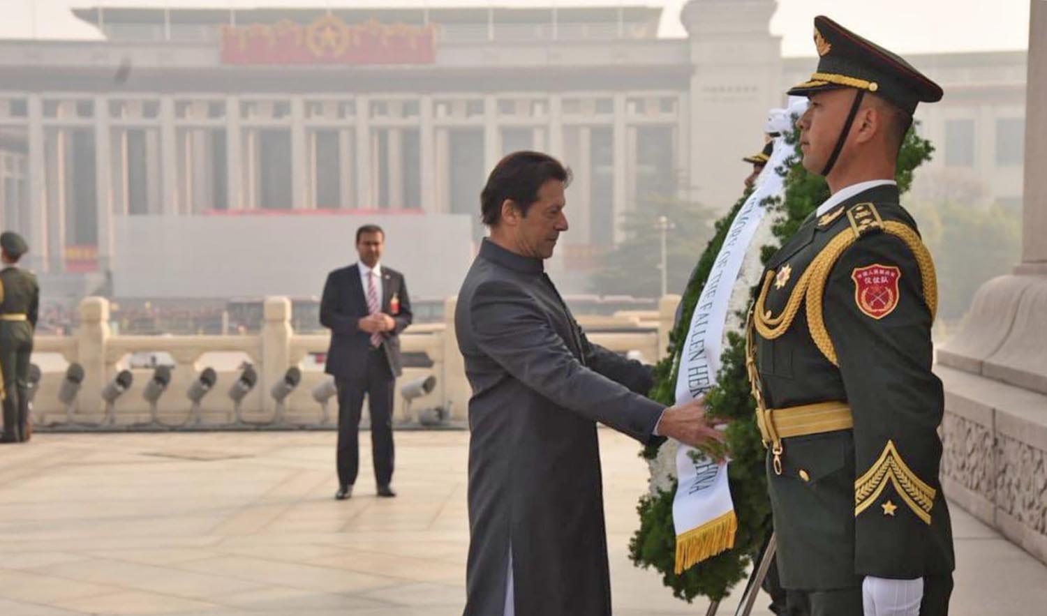 Prime Minister of Pakistan Imran Khan visited People's Heroes monument in Beijing on Saturday Nov. 3, 2018. (Photo courtesy: PM Office)