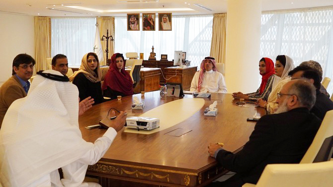 Saudi Arabia's minister of media Dr. Awwad bin Saleh Al-Awwad met with a Pakistani media delegation in Riyadh on Sunday. (SPA)