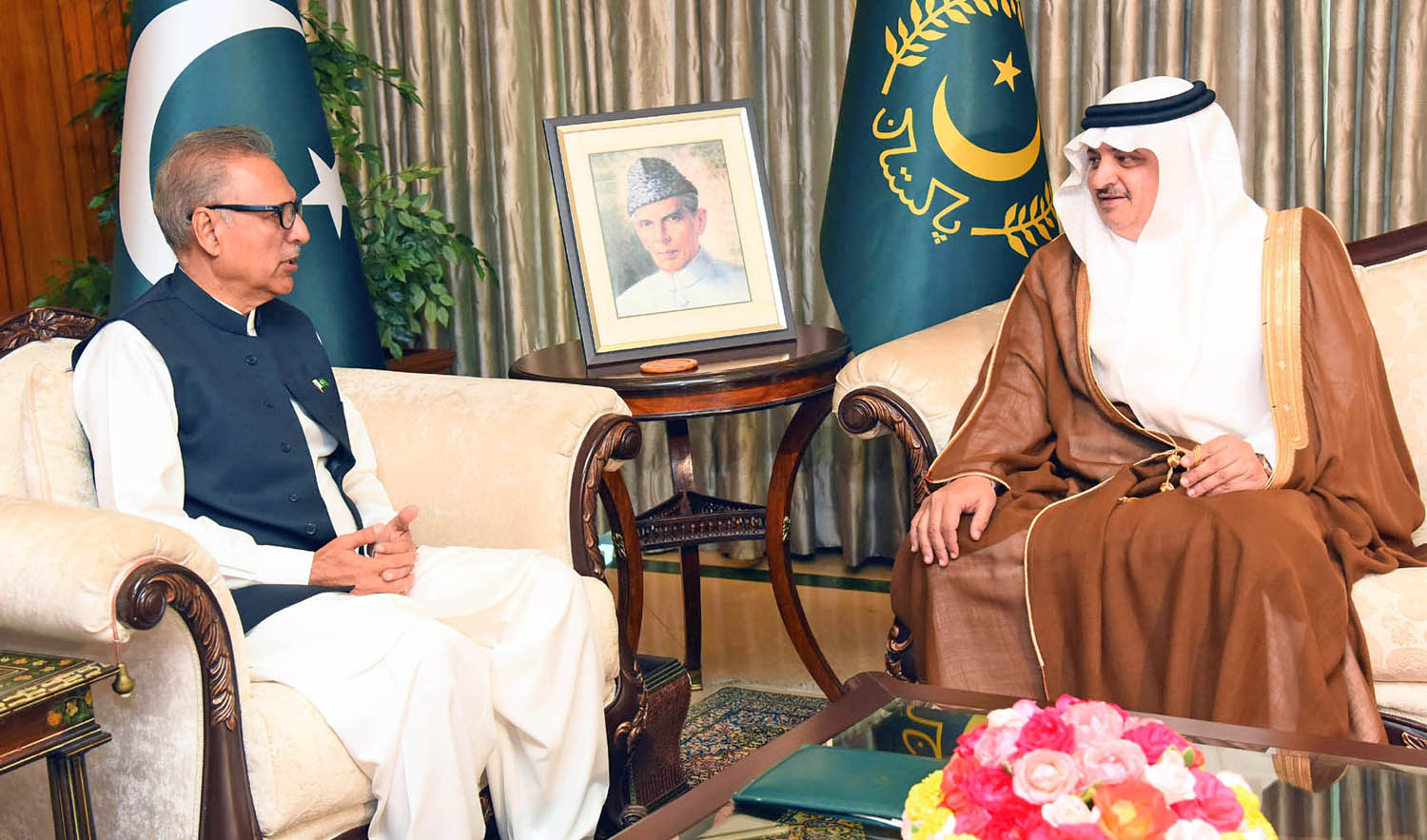 President Dr. Arif Alvi, left, talking to Saudi Ambassador to Pakistan Nawaf bin Said Al-Malki, who called on him in Islamabad on Nov. 6, 2018. (Photo courtesy: Saudi Embassy in Islamabad)