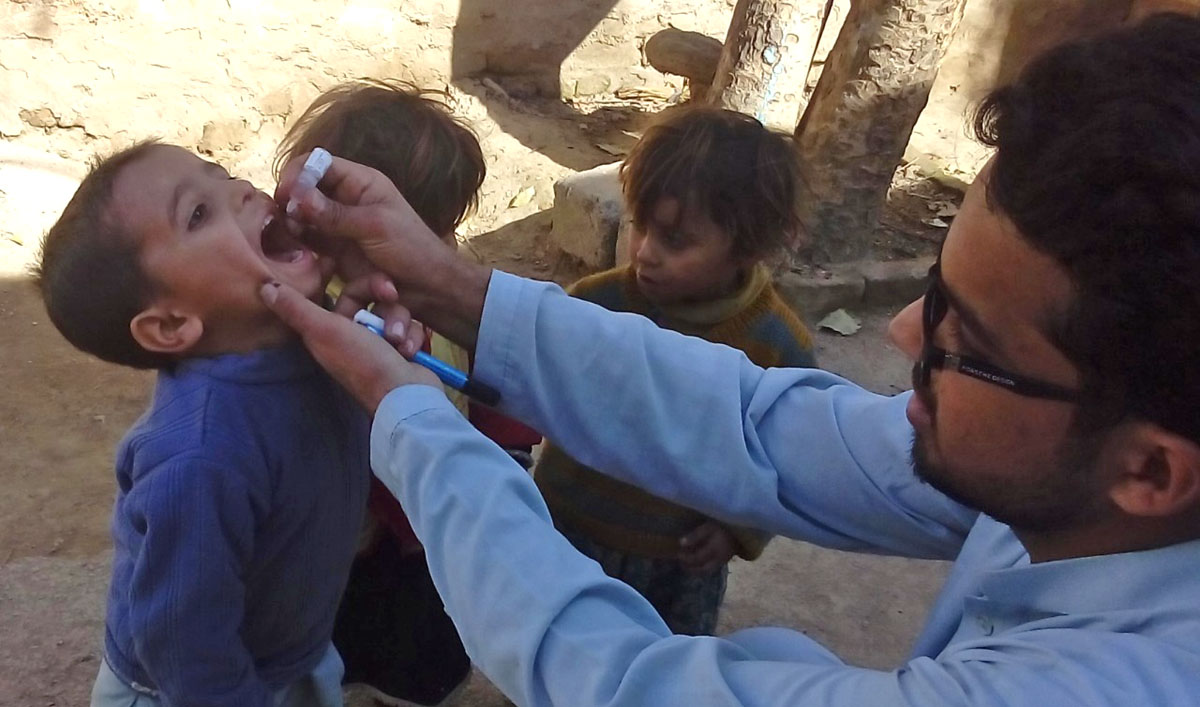 The child is being given drops against polio as three-day polio vaccination campaign kicks off in Pakistan’s tribal region. (AN photo)