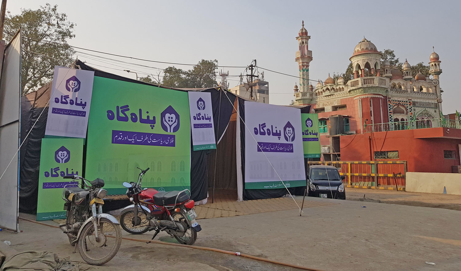 A shelter home set up by the Punjab government for the homeless people in Lahore. (Arab News/Shafique Malik)