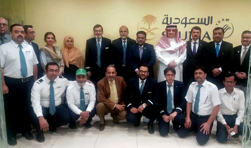 Saudi Arabia’s ambassador to Pakistan, Nawaf bin Said Al-Malki, visited the Saudi Arabian Airlines’ office in Karachi. (Photos by Saudi Embassy in Pakistan)
