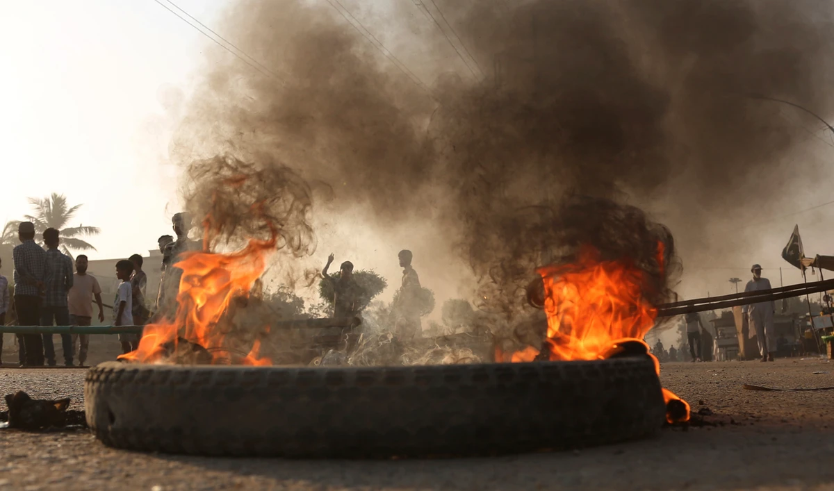 Pakistani protesters burn tires while blocking a main road during a protest after a court decision, in Karachi, Pakistan, Thursday, Nov. 1, 2018. (AFP/File)
