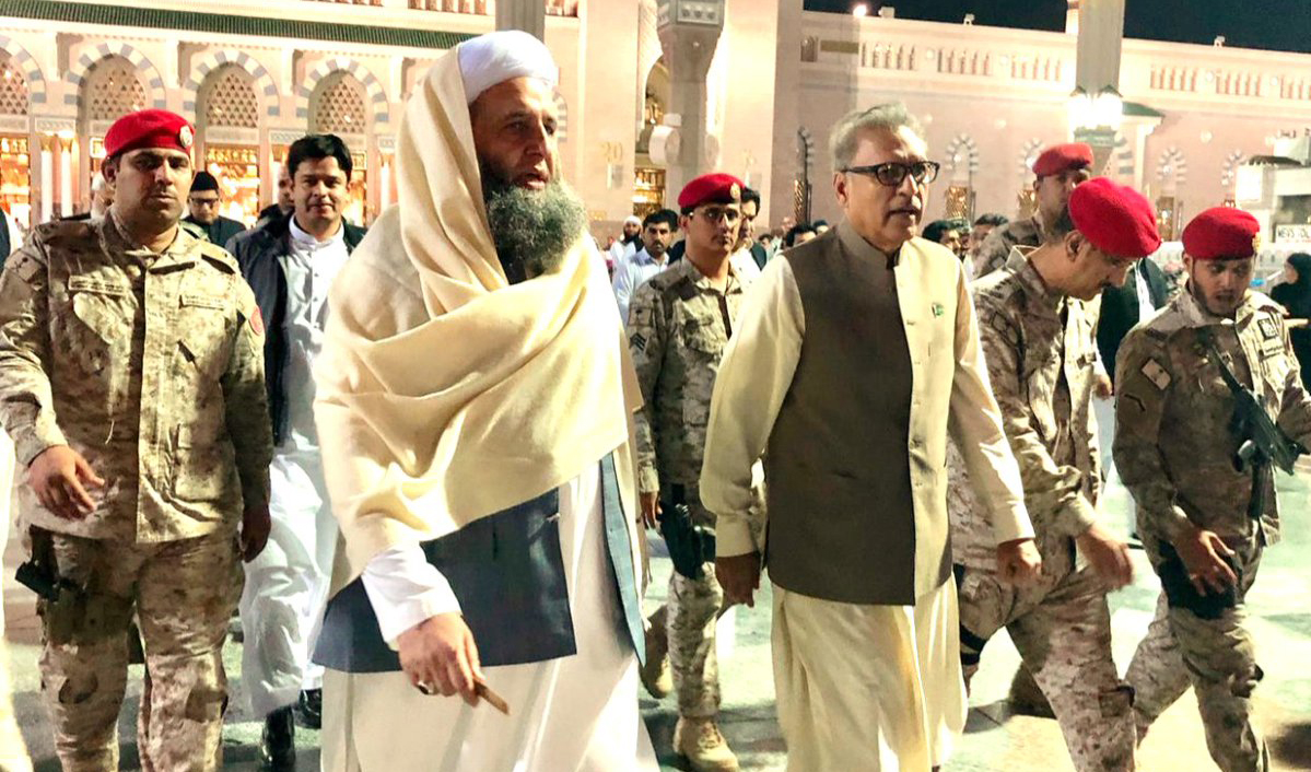 President Dr Arif Alvi with Pakistan’s Minister for Religious Affairs, Noor ul Haq Qadri in Madinah. (Photo courtesy: Press Information Department)