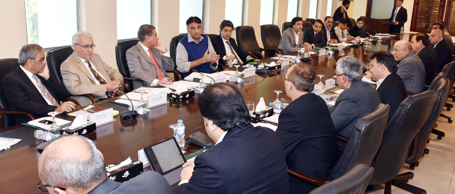 Finance Minister Asad Umar chairing National Executive Committee (NEC) in Islamabad on Dec. 18, 2018. (PID photo)