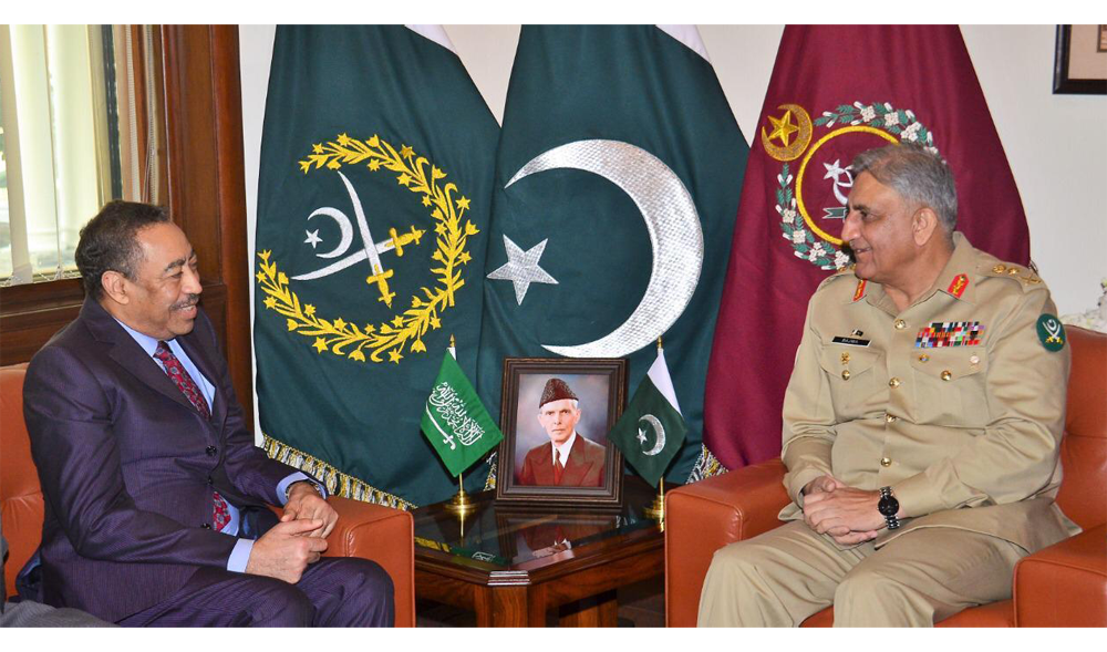 Saudi Assistant Minister of Defense Muhammad Bin Abdullah Al-Ayesh discussing matters of mutual interest with Chief of Army Staff (COAS) General Qamar Javed Bajwa. (Photo courtesy: ISPR)