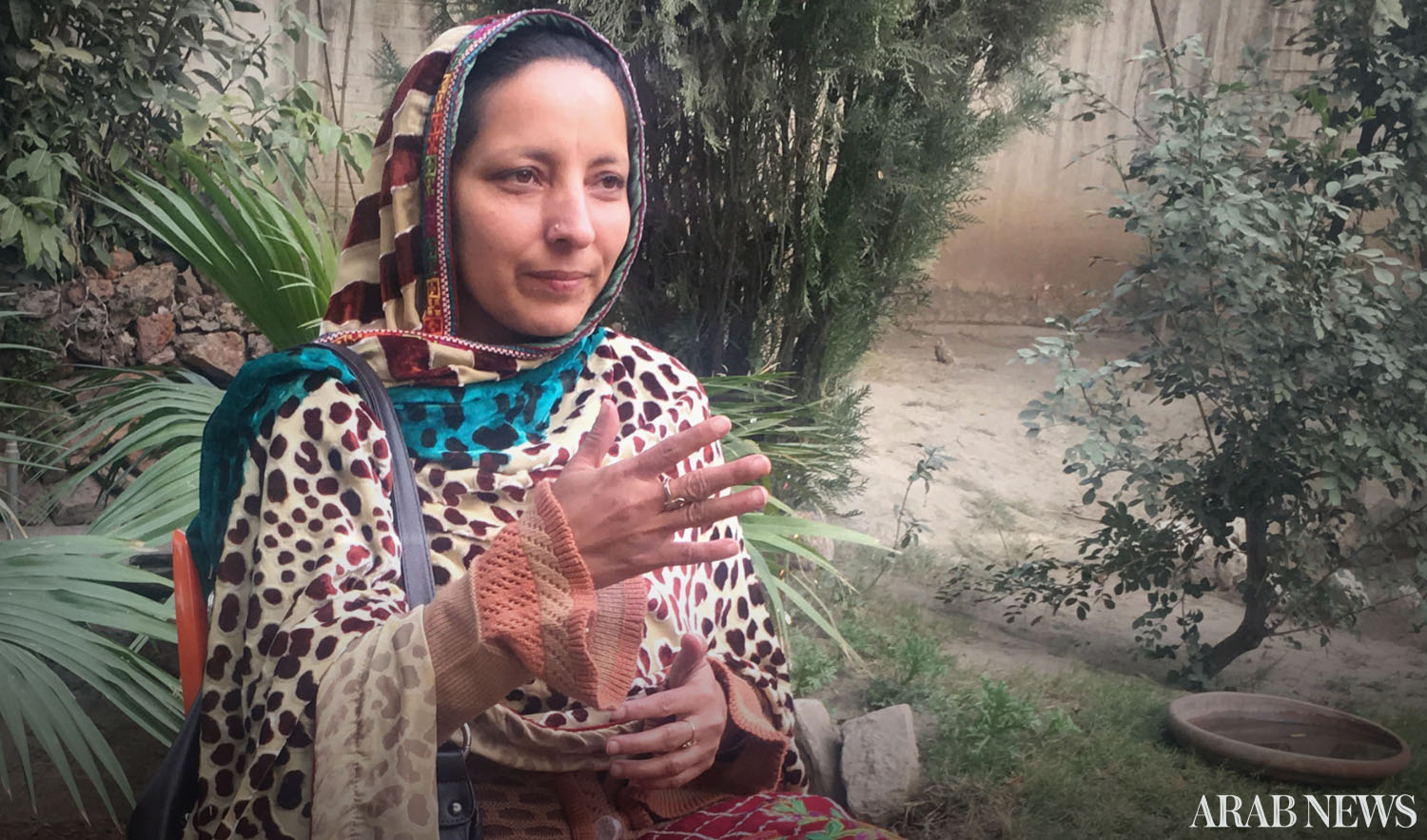 Aneela Shaheen, the new vice president of the Peshawar Press Club, interacts with the Arab News team. (AN photo)