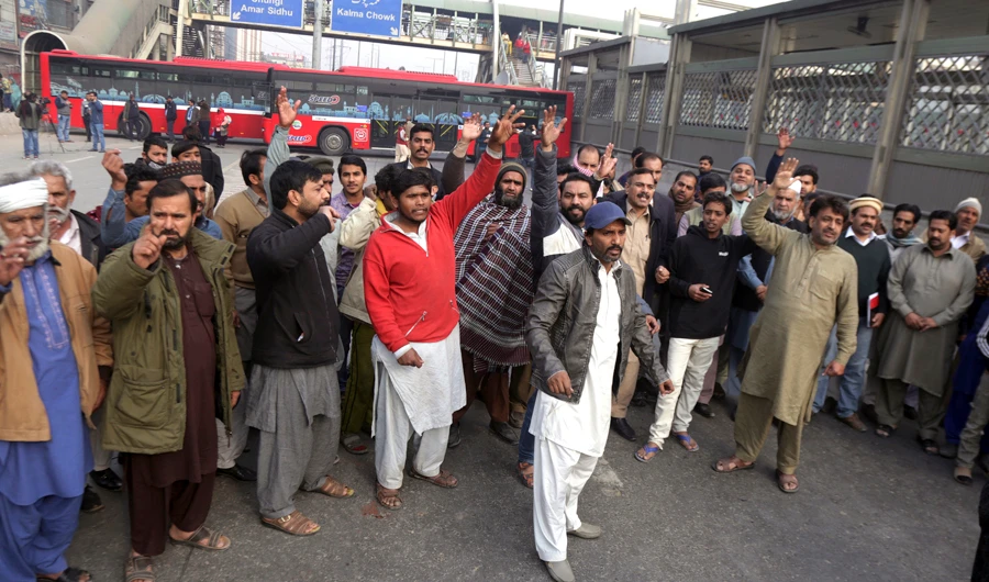 Relatives and local residents shout slogans to protest the alleged killing of a family by counter-terrorism officers in Lahore, Pakistan, Sunday, Jan. 20, 2019. Authorities in Pakistan have arrested counter-terrorism police officers after they killed a middle-aged couple, their 13-year-old daughter and another man in what the police initially claimed was a shootout with insurgents. (AP)