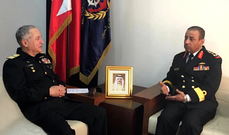 Chief of Naval Staff Admiral Zafar Mahmood Abbasi exchanges views with the Commander Royal Bahrain Naval Force, Mohammed Yousef Al Asam, during his visit to Bahrain. (Photo courtesy: Pakistan Navy)
