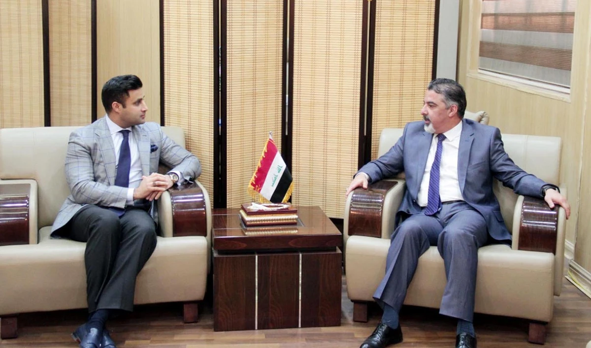 Zulfiqar Bukhari, left, Special Assistant to Prime Minister on Overseas Pakistanis and Human Resource Development, met with the Iraqi Labor Minister Dr. Basim Abdul Zaman Majeed Al Rubaie, in Baghdad on Thursday. (Photo courtesy: PID)