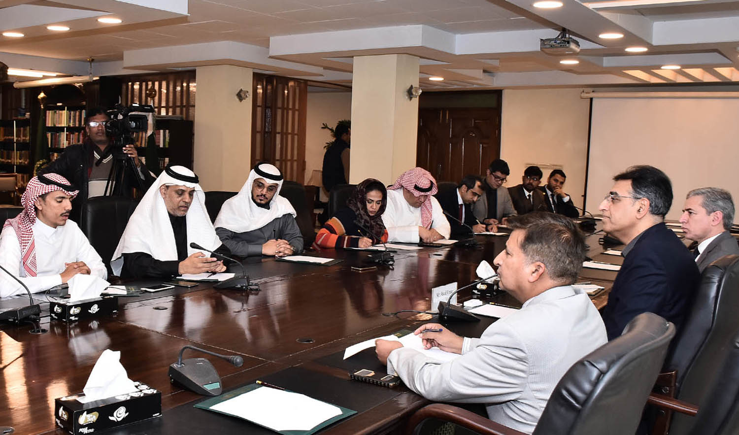 Finance Minister Asad Umar, second right, in a meeting with Saudi media delegation in Islamabad on Feb. 12, 2019. (Photo courtesy: PID)