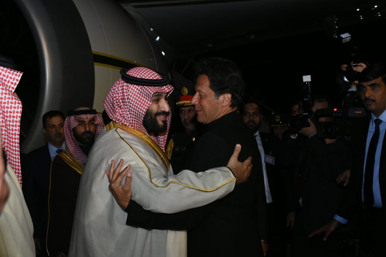 Pakistan’s Prime Minister Imran Khan received Saudi Crown Prince Mohammed bin Salman at the Nur Khan Airbase Rawalpindi on Sunday, February 17, 2019. (PID)