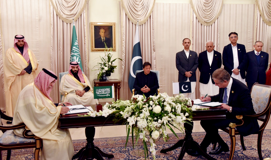 Saudi Crown Prince Mohammed bin Salman presided over a ceremony along with Prime Minister Imran Khan in which the two countries signed seven memoranda of understanding (MoUs) and agreements worth $21 billion between the two countries, last week. (PID)