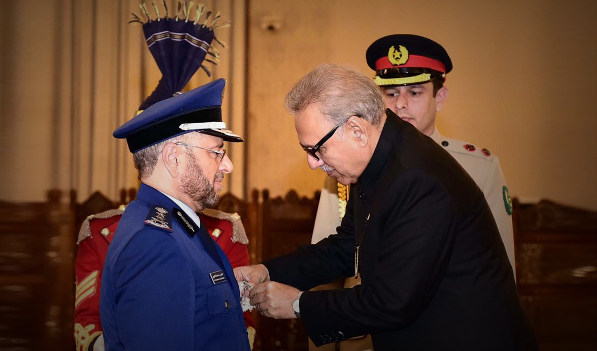 In this file photo, President Arif Alvi conferring the Nishan-i-Imtiaz (Military) upon Chief of the General Staff, Royal Saudi Armed Forces General Fayiadh Bin Hamed Bin Ragad Al-Rowaily at the Aiwan-e-Sadr, Islamabad, on Jan. 22, 2019. (Photo courtesy: PID)
