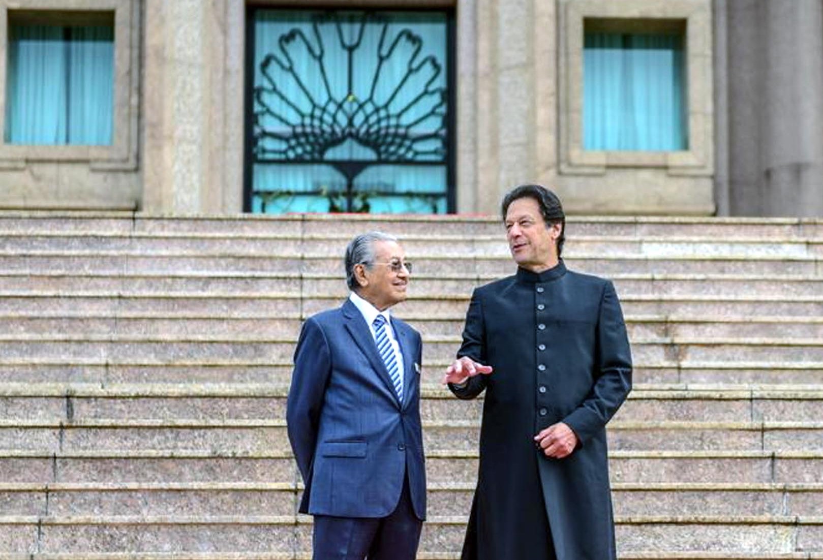 Prime Minister Imran Khan with Malaysian Premier Dr Mahathir Mohamad at PM Office in Putraja, Malaysia on 21st November 2018. (PID)