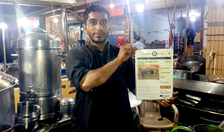 Pakistan’s tea boy, Taj Muhammad, displays his Guinness World Record certificate on March 14. (AN photo)